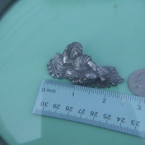 Vintage Alexander Korda 1940s Thief of Bagdad Magic Flying Carpet Pin - Picture 7 of 16